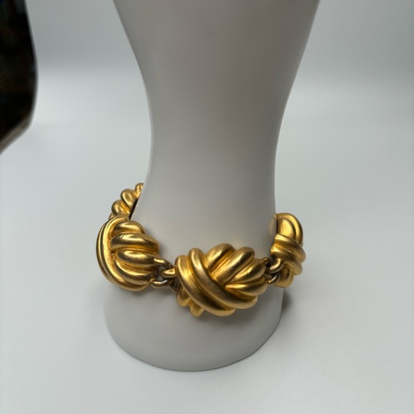 Vintage Givenchy Gold Tone Chunky Linked Knot Bracelet - Picture 8 of 14